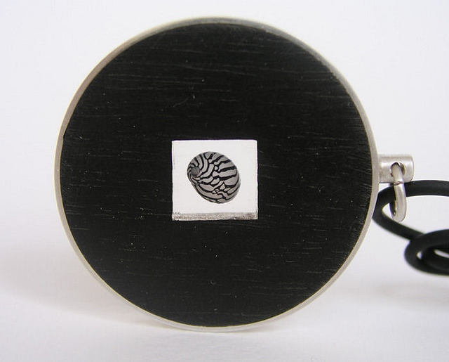 Jewellery round Pendant Ebony, Silver and Zebra shell : $119