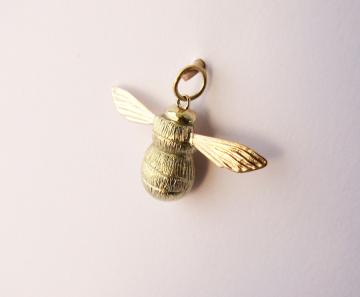 9ct Yellow Gold Bumble Bee Pendant : $619