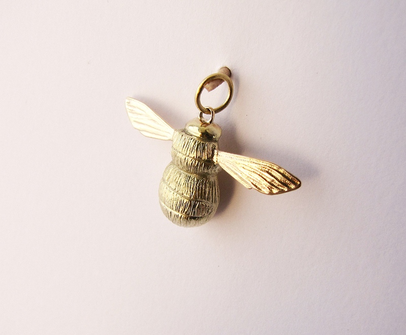 9ct Yellow Gold Bumble Bee Pendant : $744