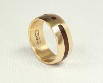 Ring - Solid gold with inlaid Snake Wood